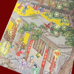 金色金福賀歲街景福字大型利是封圖案近鏡，金黃色底配福字、新春人物、樓閣及燈籠街景（A07）